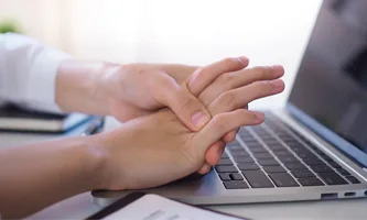 Покалывание в пальцах — симптомы и методы контроля